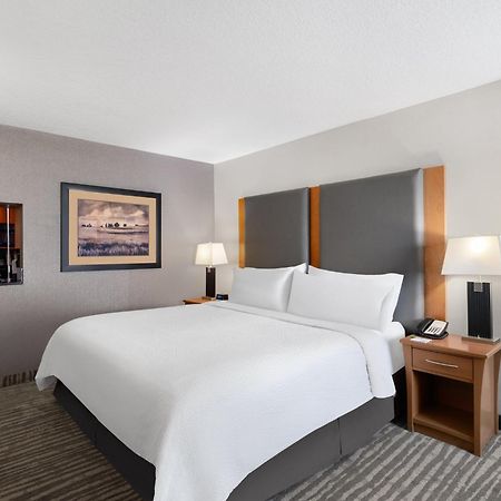 Holiday Inn Calgary Airport By Ihg Exteriör bild