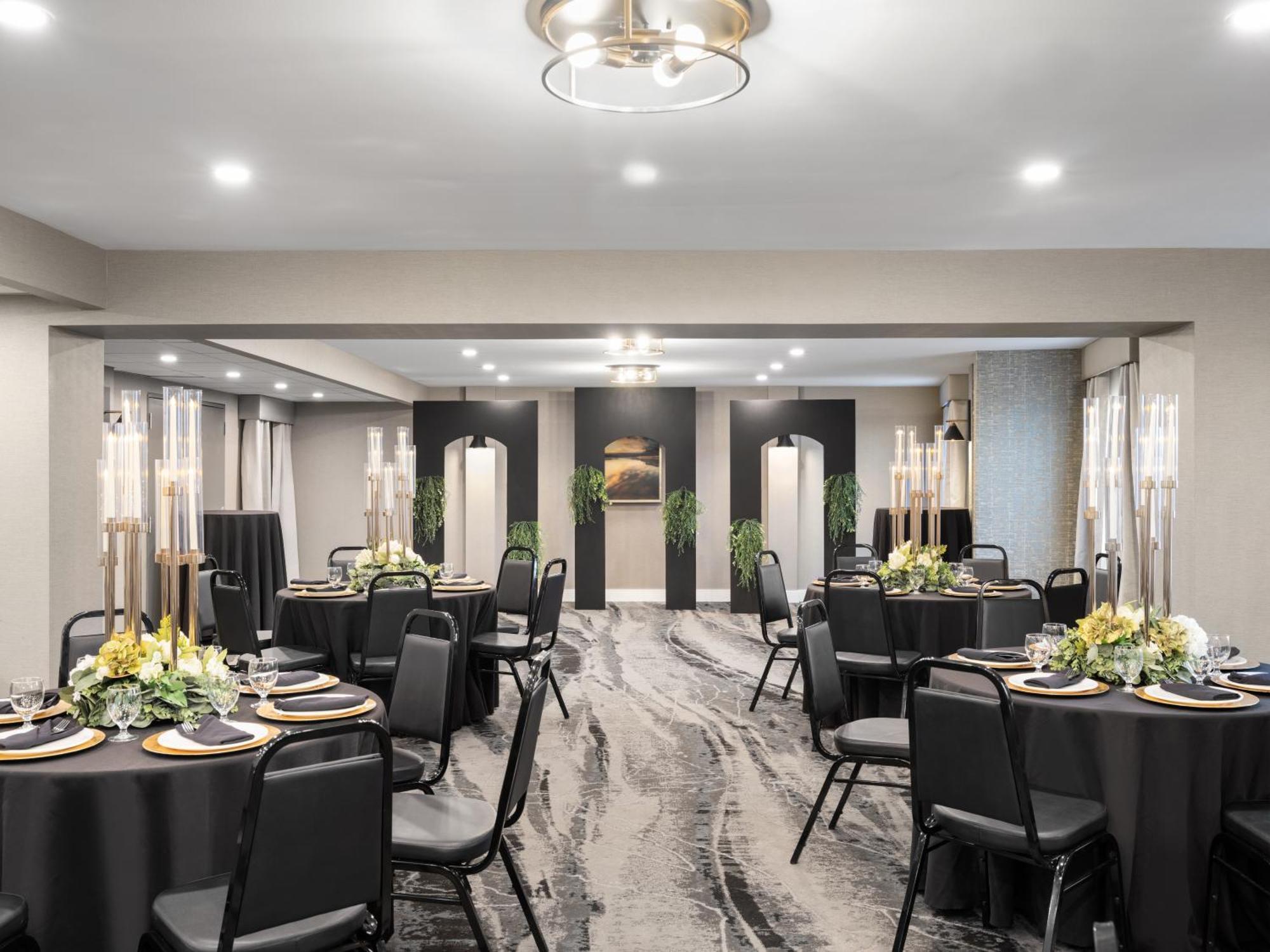 Holiday Inn Calgary Airport By Ihg Exteriör bild